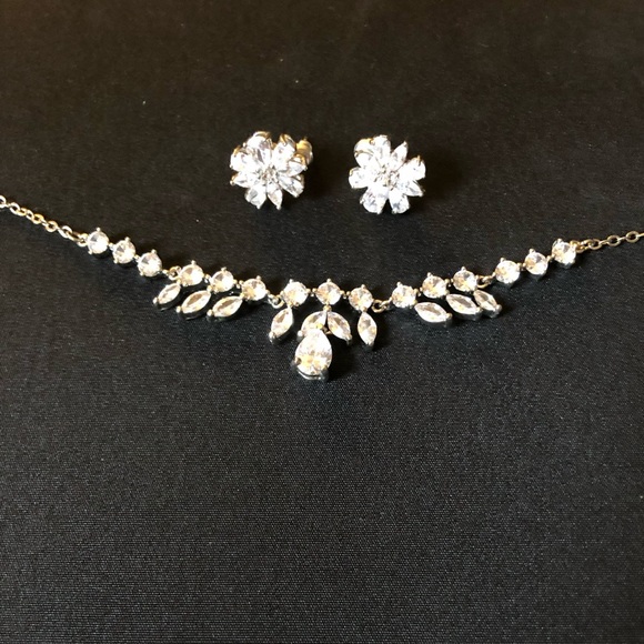 Beautiful Cubic Zirconia Necklace & Earring Jewelry Set - Picture 1 of 7